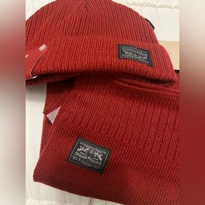 Levi’s beanie and scarf fleece set